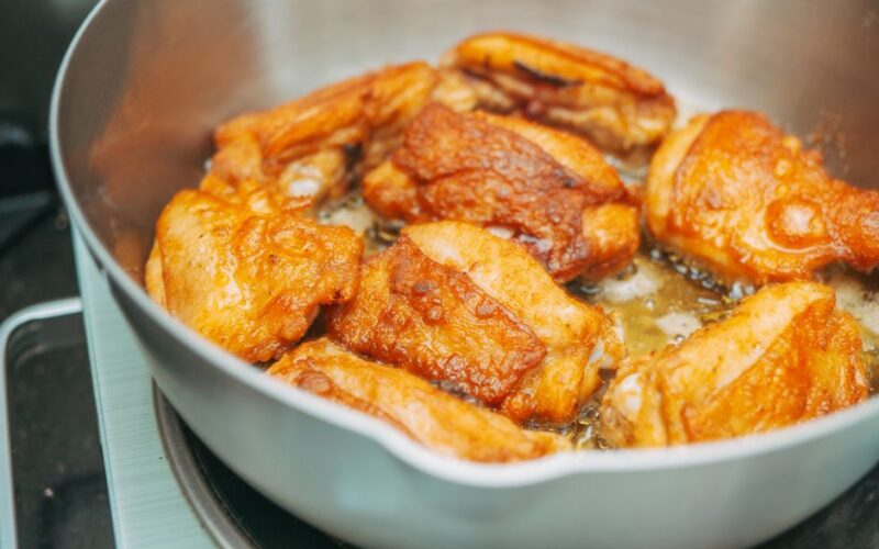 Cast Iron vs Nonstick for Crispy Chicken Thighs