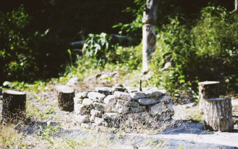 Fire Pit Seating: Stone Rings vs Metal Bowls