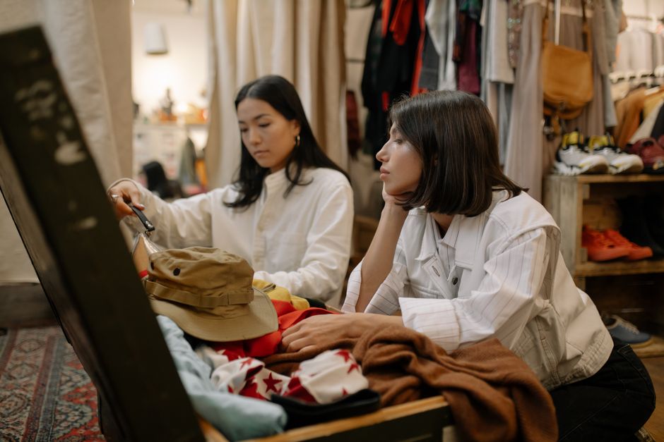 How to Avoid Duds When Buying Secondhand Clothes Online