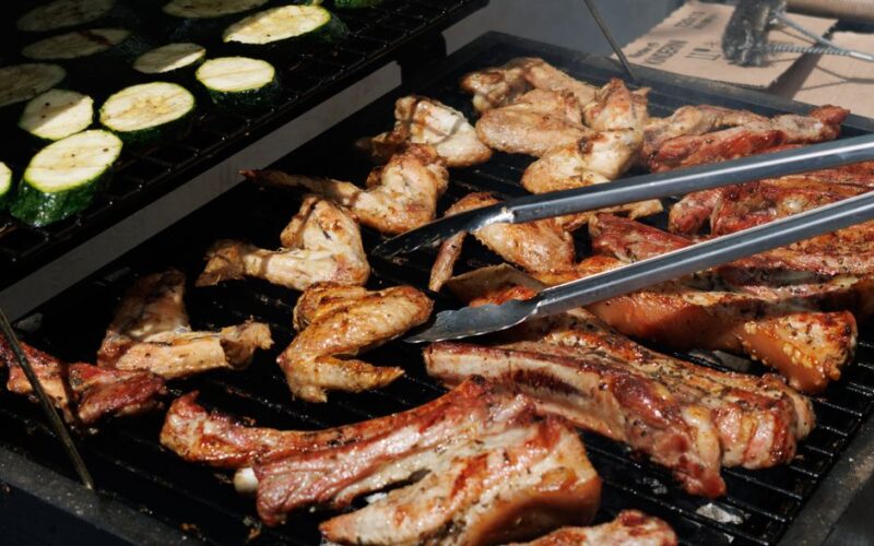 How to Barbecue for Twelve: Quantities and Timeline