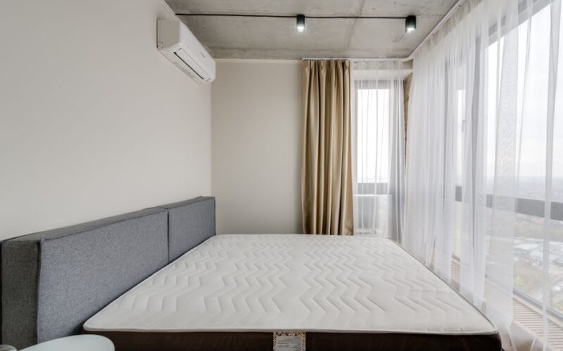 How to Clean a Mattress and Remove Odors Naturally