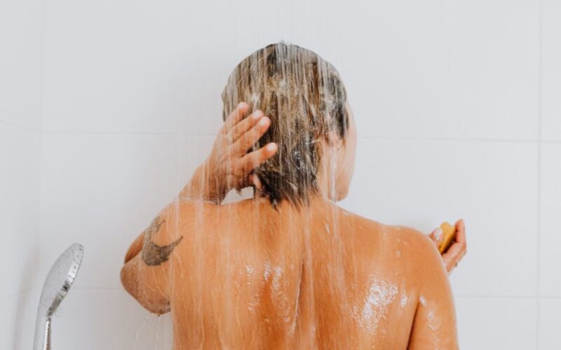 How to Descale a Showerhead with Vinegar Overnight