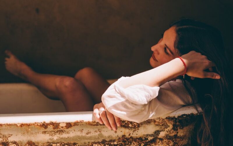 How to Re-Caulk a Bathtub in One Afternoon