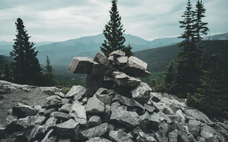 How to Read Trail Blazes and Cairns Correctly