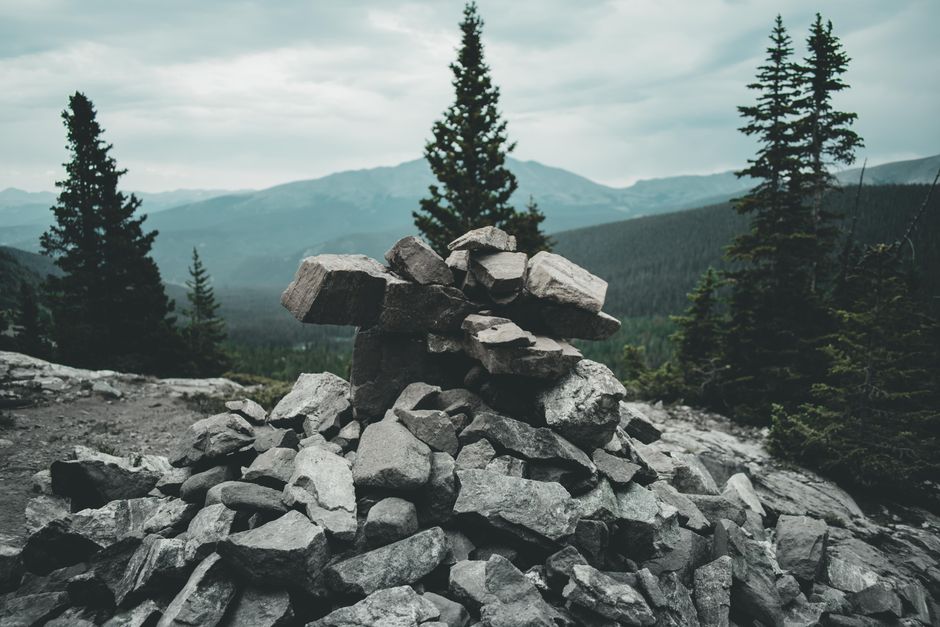How to Read Trail Blazes and Cairns Correctly