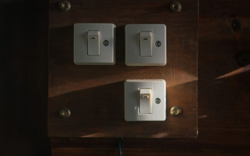 How to Replace a Broken Light Switch Quickly