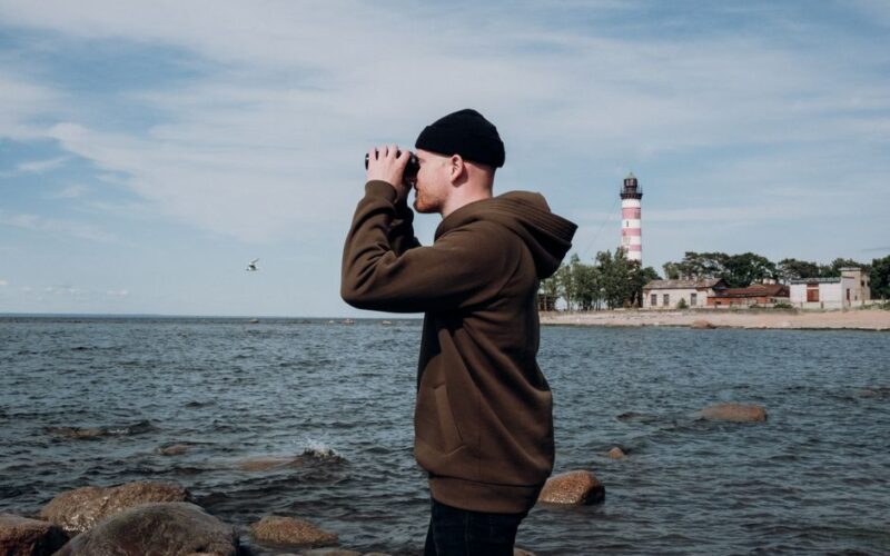 How to Start Birdwatching with Basic Binoculars