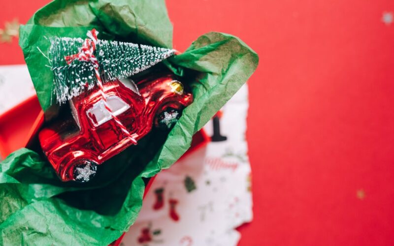 How to Wrap Fragile Holiday Decorations for Safe Storage