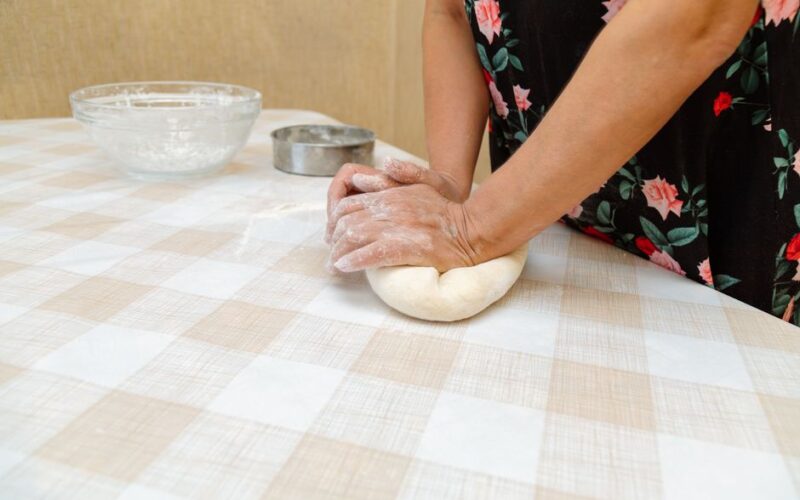 How to Make No-Knead Dutch Oven Bread for Beginners