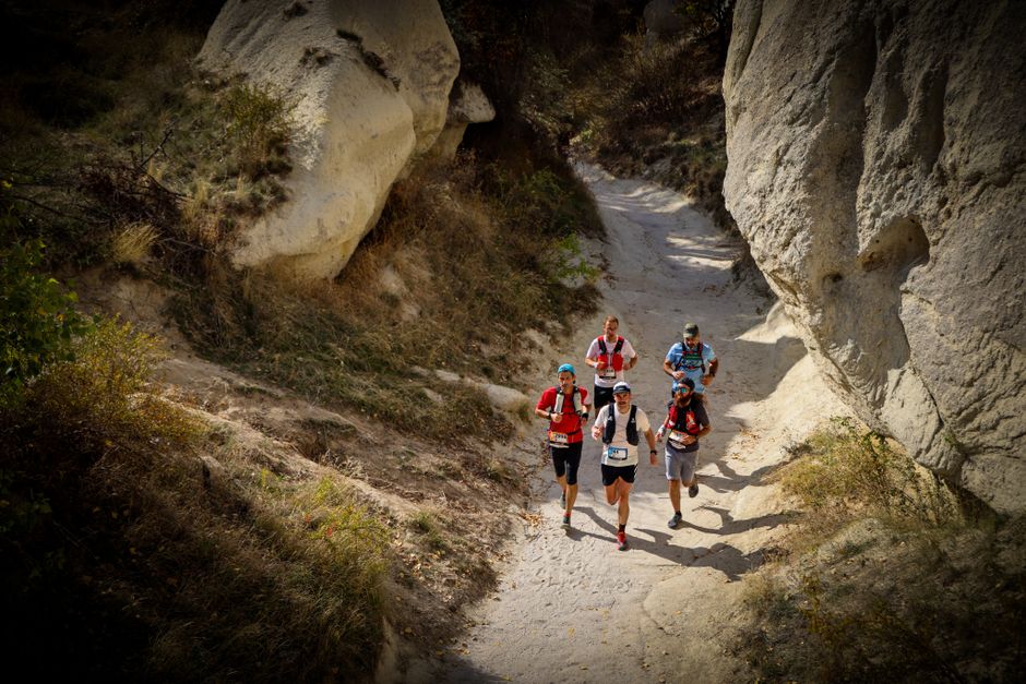 Road Shoes vs Trail Runners for Day Hikes