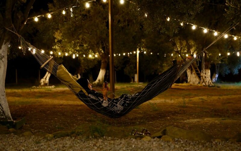 12 String Light Layouts for Backyards
