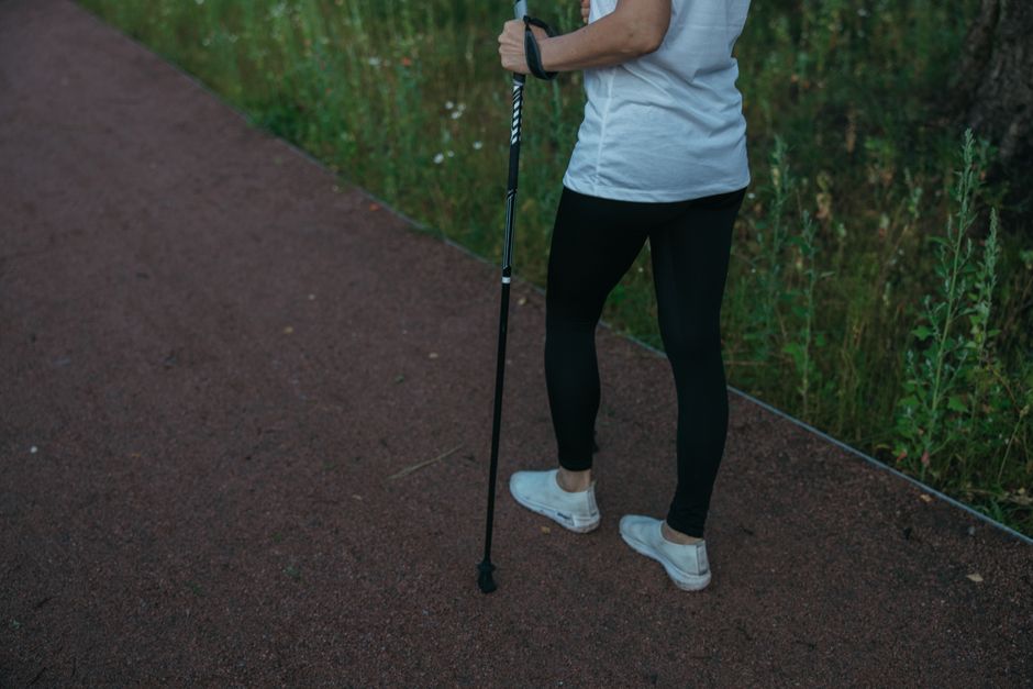 Trekking Poles for Bad Knees: Sizing and Use