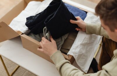 Vacuum Bags vs Fabric Boxes for Seasonal Clothes