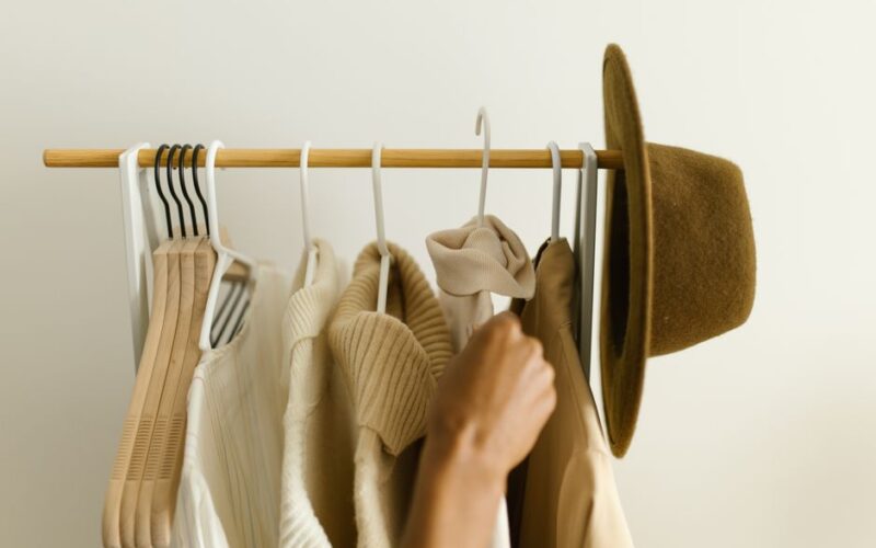 Wardrobe Purging: One-in-One-Out vs the Capsule Method