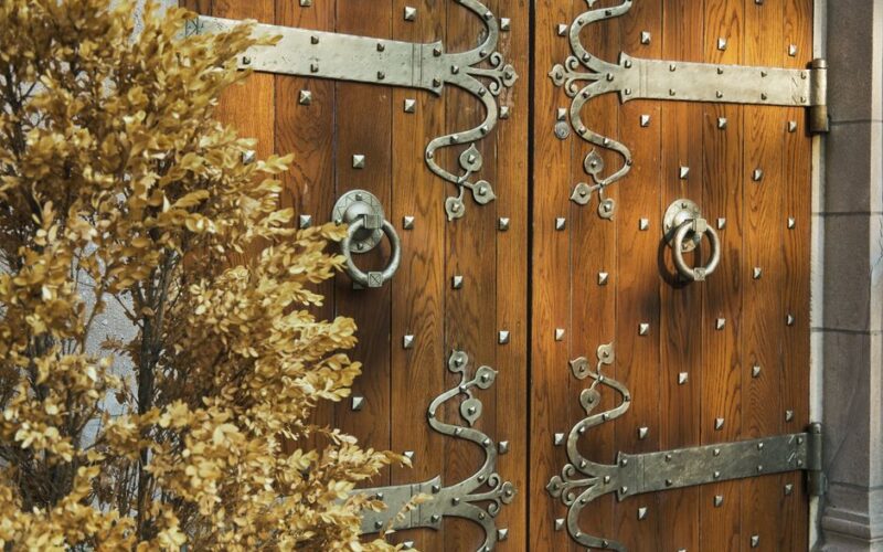 Why Do Door Hinges Squeak? Oiling Them Quiet